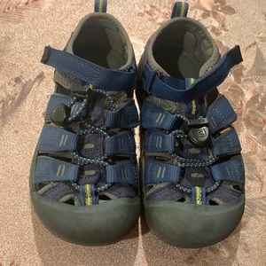 Keen waterproof sandals for boy size 13
